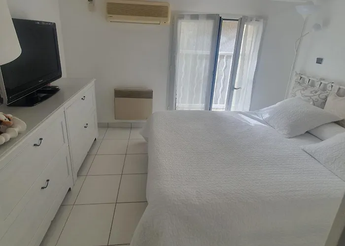 Detached House With 3 Pools Hébergement de vacances *