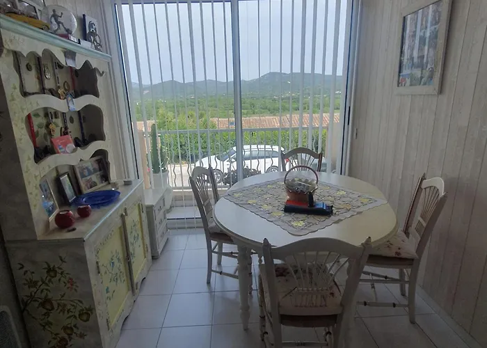 Hébergement de vacances Detached House With 3 Pools